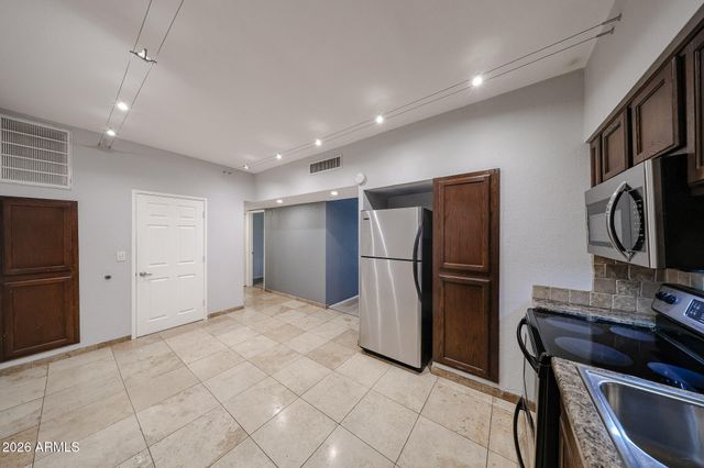 357 E THOMAS Road A208, Phoenix, AZ 85012