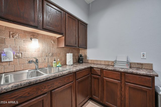 357 E THOMAS Road A208, Phoenix, AZ 85012