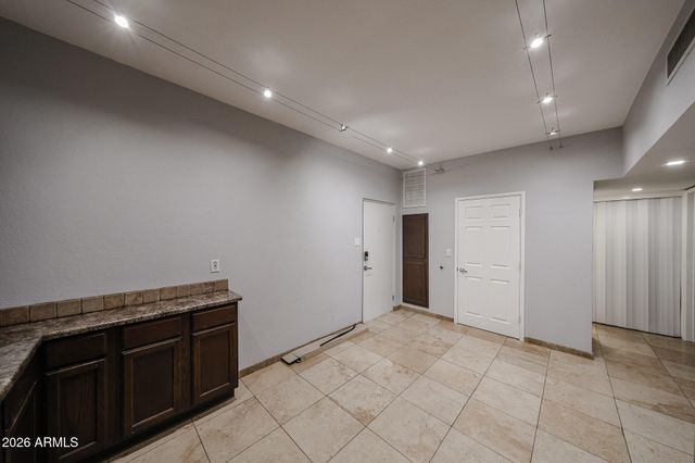 357 E THOMAS Road A208, Phoenix, AZ 85012
