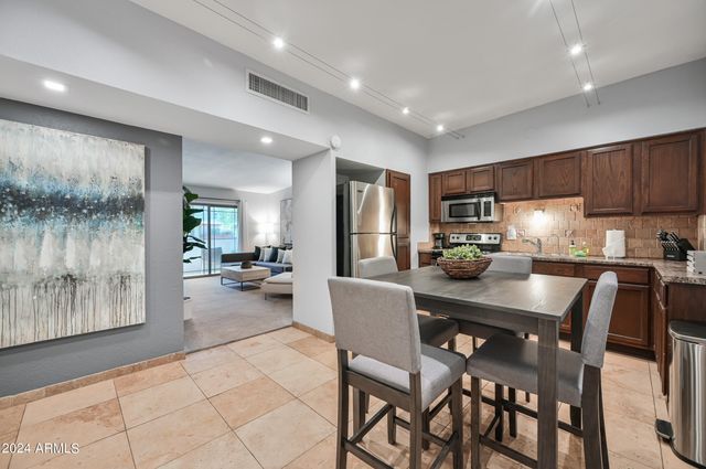 357 E THOMAS Road A208, Phoenix, AZ 85012