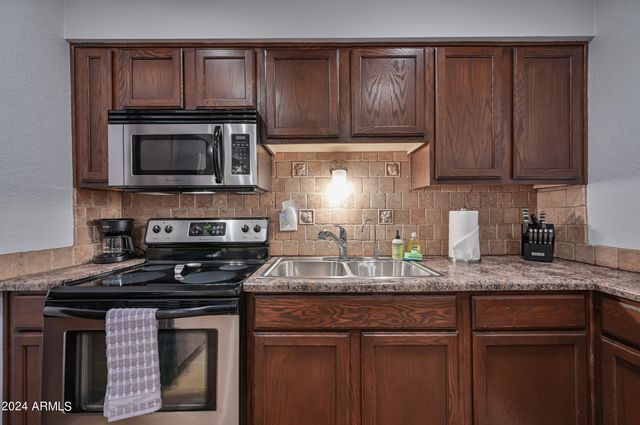 357 E THOMAS Road A208, Phoenix, AZ 85012