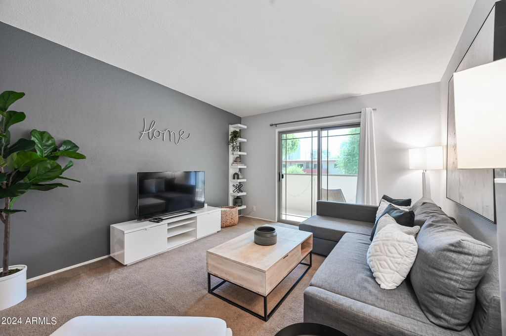357 E THOMAS Road A208, Phoenix, AZ 85012