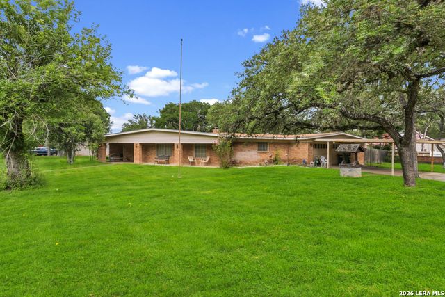 210 KIMBERLY DR, Universal City, TX 78148