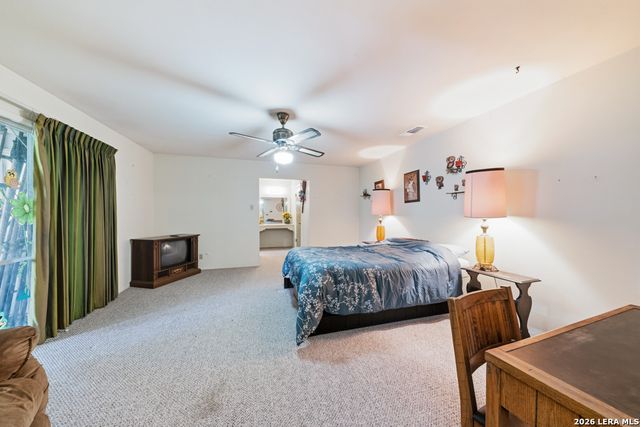 210 KIMBERLY DR, Universal City, TX 78148