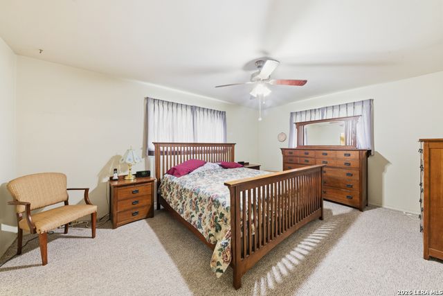 210 KIMBERLY DR, Universal City, TX 78148