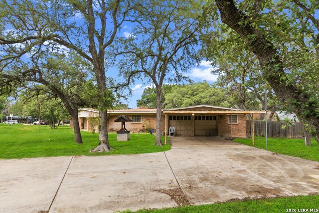 210 KIMBERLY DR, Universal City, TX 78148