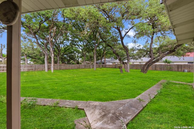 210 KIMBERLY DR, Universal City, TX 78148