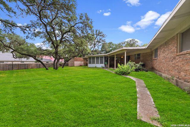 210 KIMBERLY DR, Universal City, TX 78148