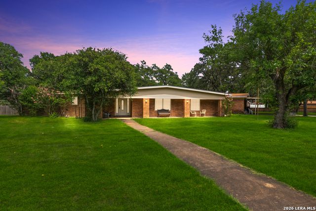 210 KIMBERLY DR, Universal City, TX 78148