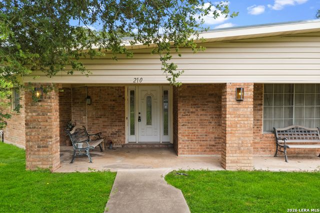 210 KIMBERLY DR, Universal City, TX 78148
