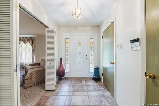 210 KIMBERLY DR, Universal City, TX 78148
