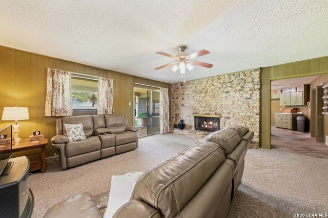 210 KIMBERLY DR, Universal City, TX 78148