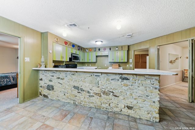 210 KIMBERLY DR, Universal City, TX 78148