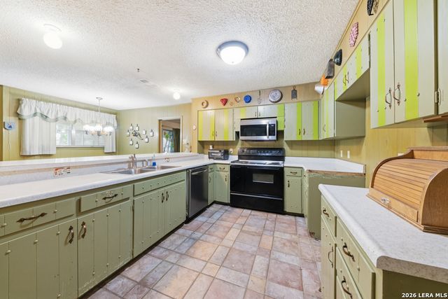 210 KIMBERLY DR, Universal City, TX 78148