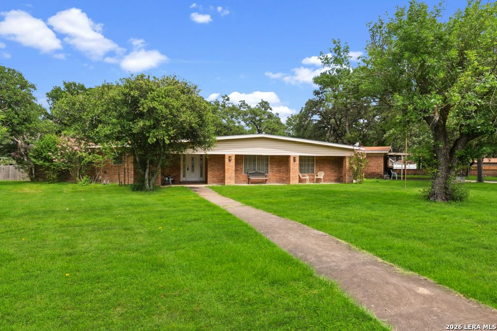 210 KIMBERLY DR, Universal City, TX 78148