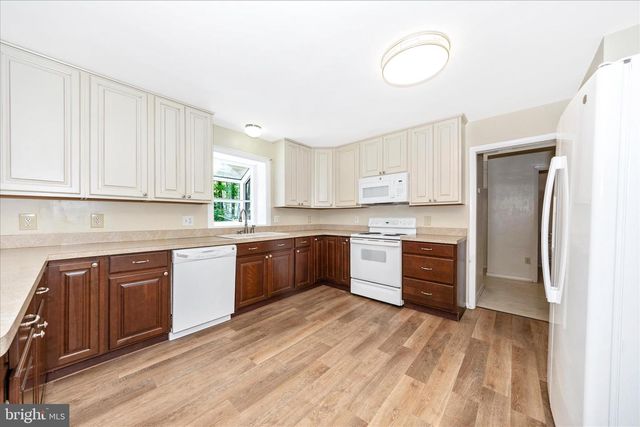 19103 WOODHILL DR, Hagerstown, MD 21742
