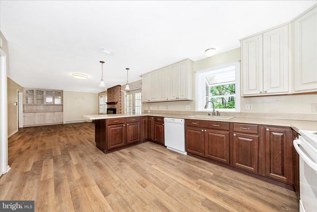 19103 WOODHILL DR, Hagerstown, MD 21742