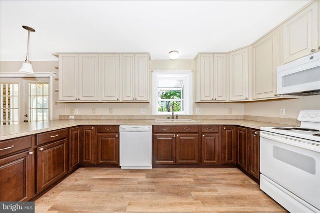 19103 WOODHILL DR, Hagerstown, MD 21742