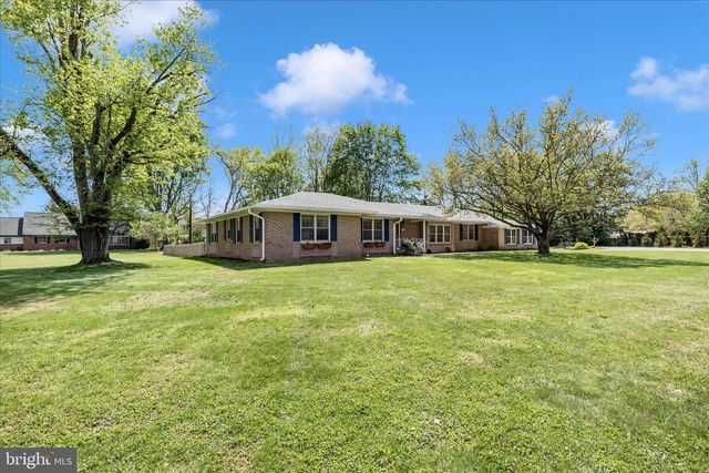 19103 WOODHILL DR, Hagerstown, MD 21742