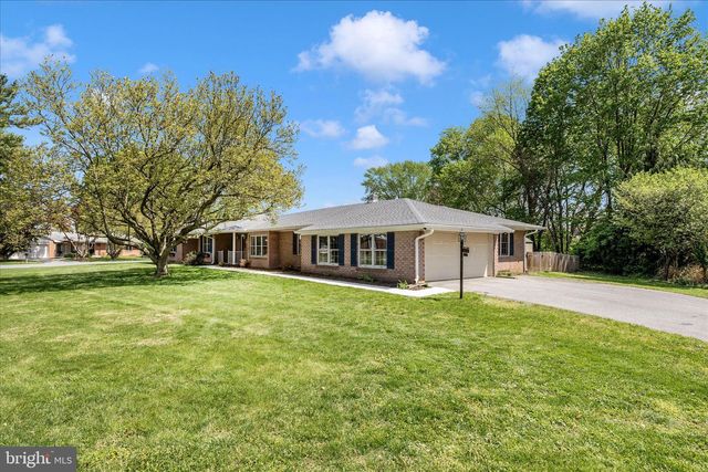 19103 WOODHILL DR, Hagerstown, MD 21742