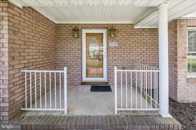 19103 WOODHILL DR, Hagerstown, MD 21742