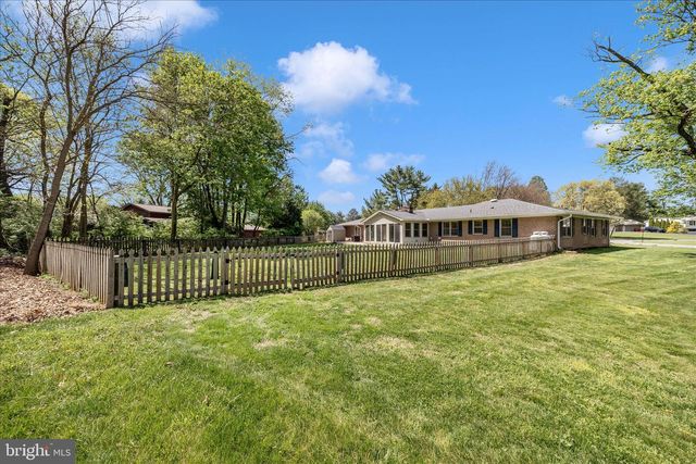 19103 WOODHILL DR, Hagerstown, MD 21742