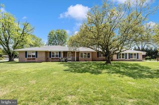 19103 WOODHILL DR, Hagerstown, MD 21742
