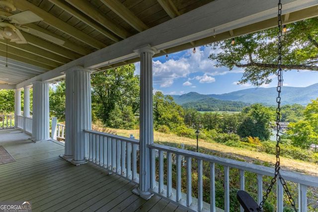 205 Carolina Street, Dillard, GA 30537