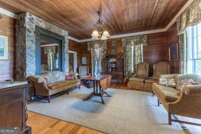 205 Carolina Street, Dillard, GA 30537