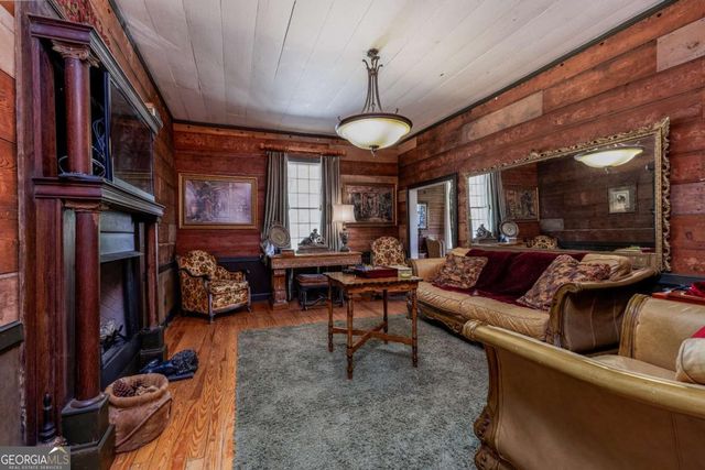 205 Carolina Street, Dillard, GA 30537