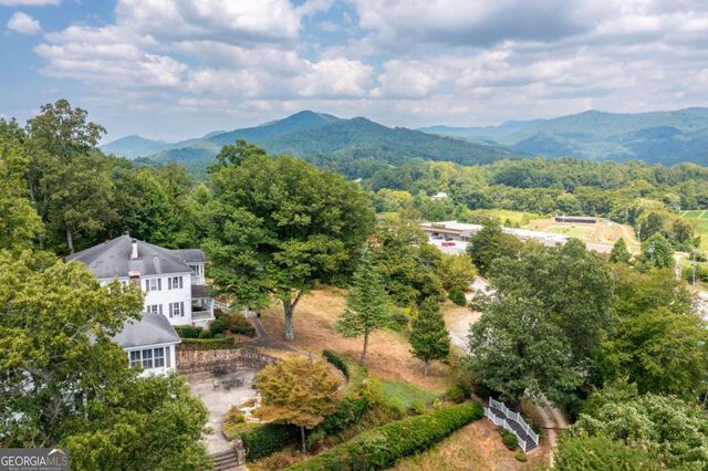 205 Carolina Street, Dillard, GA 30537