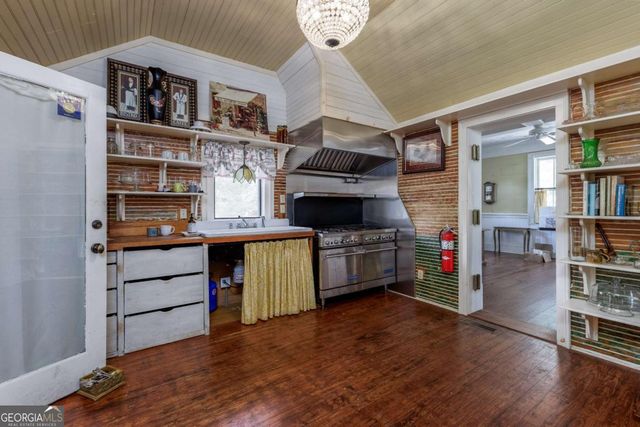 205 Carolina Street, Dillard, GA 30537