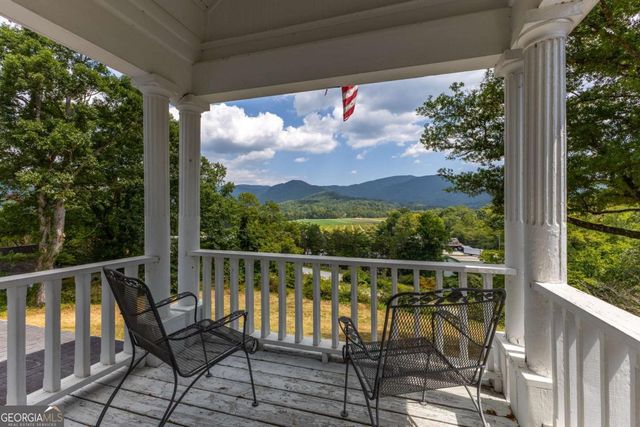 205 Carolina Street, Dillard, GA 30537