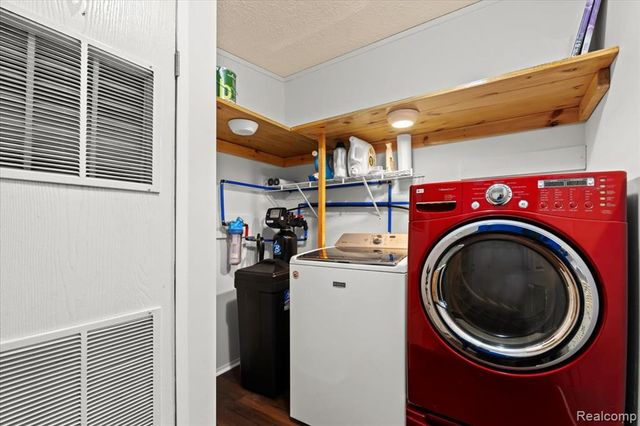 11214 Woodchester Court, South Lyon, MI 48178