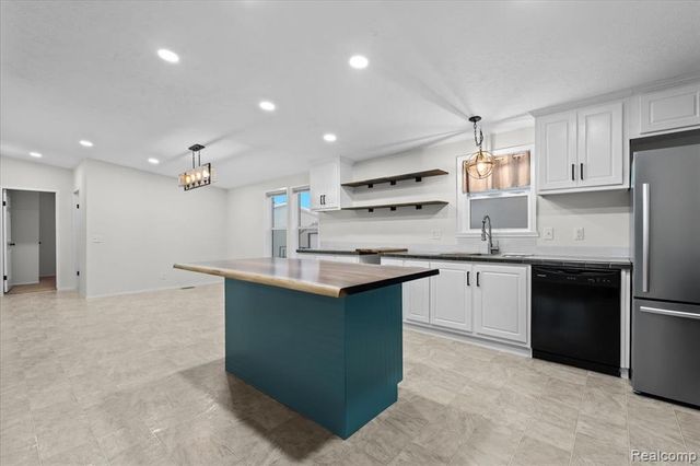 11214 Woodchester Court, South Lyon, MI 48178