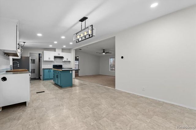 11214 Woodchester Court, South Lyon, MI 48178