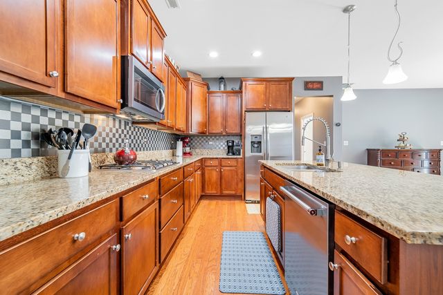 16519 S Fox Run Circle, Plainfield, IL 60586