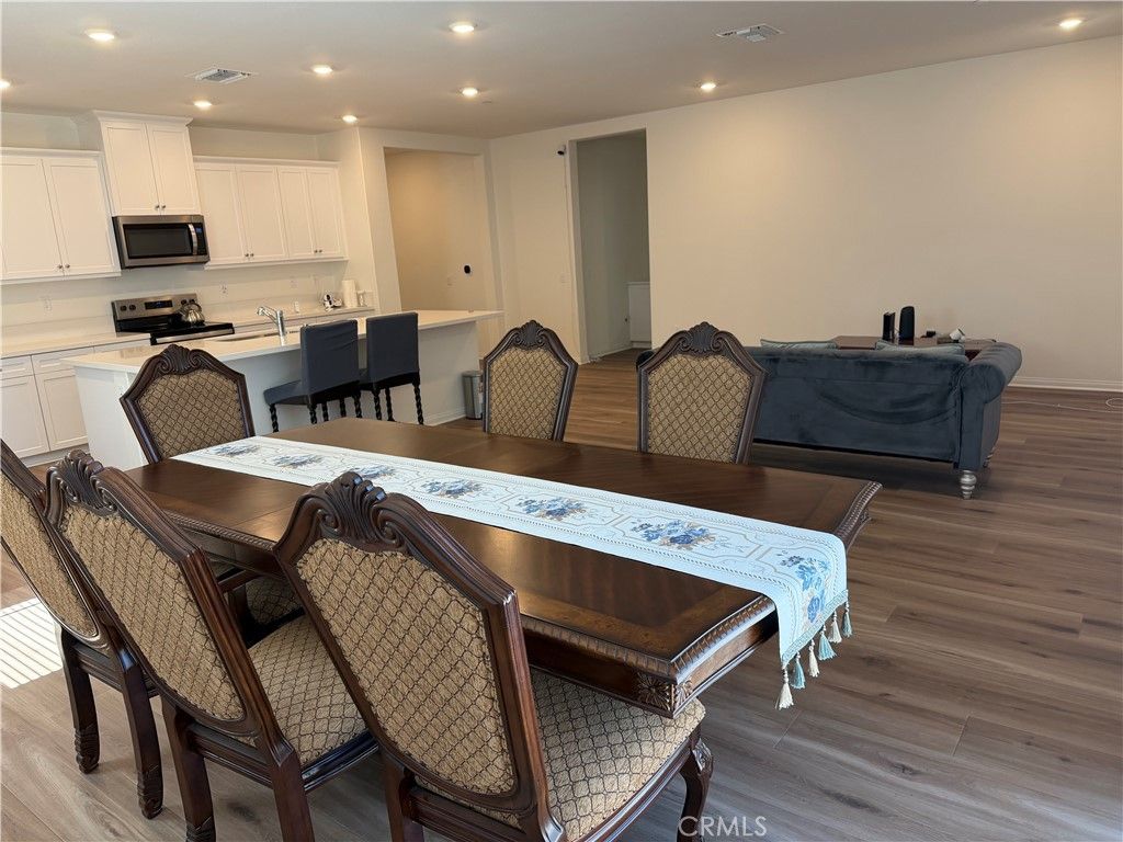 Image 9 of property listing at 7616 Nectarsweet Drive, Riverside, CA 92507