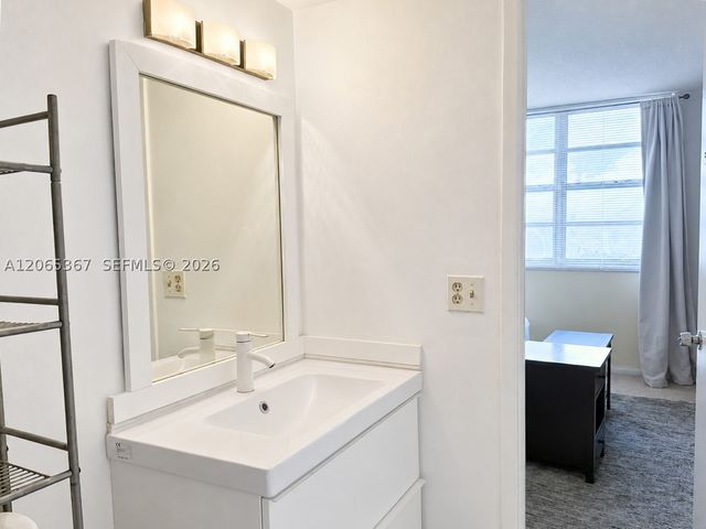 2841 NE 163rd St 608, North Miami Beach, FL 33160