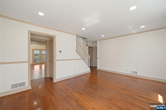 22 Cottage Lane, Clifton, NJ 07012