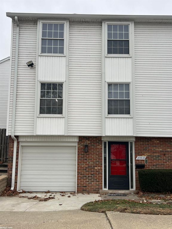 37637 Charter Oaks Boulevard, Clinton Township, MI 48036