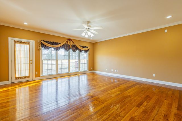 114 Courtside Ln, Tullahoma, TN 37388