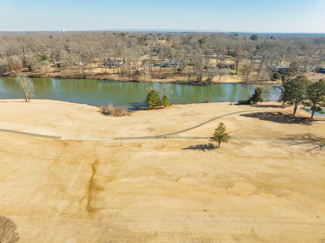 114 Courtside Ln, Tullahoma, TN 37388