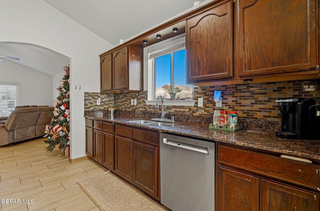 14577 Jesus Almeida, El Paso, TX 79938