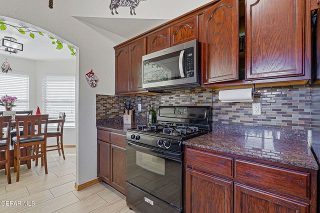 14577 Jesus Almeida, El Paso, TX 79938