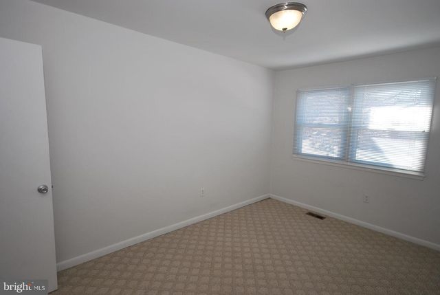 14814 EMBERDALE DR, Woodbridge, VA 22193