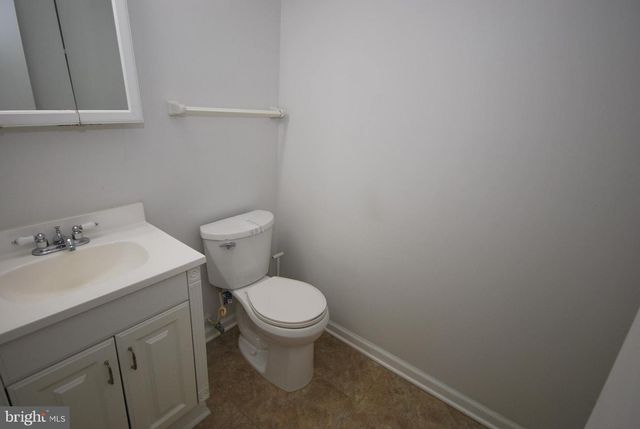 14814 EMBERDALE DR, Woodbridge, VA 22193