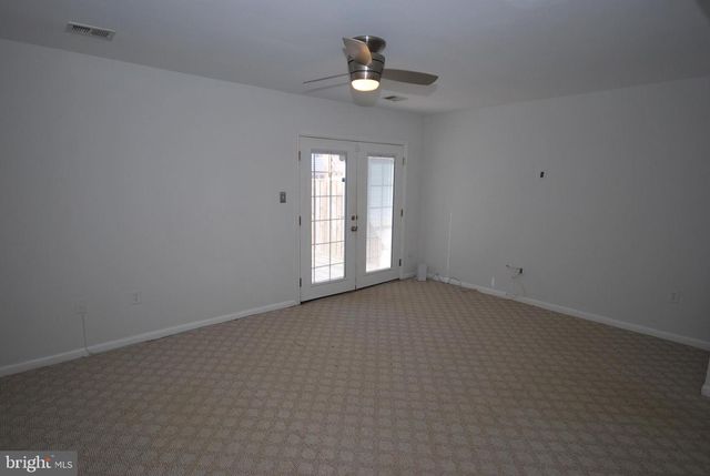 14814 EMBERDALE DR, Woodbridge, VA 22193