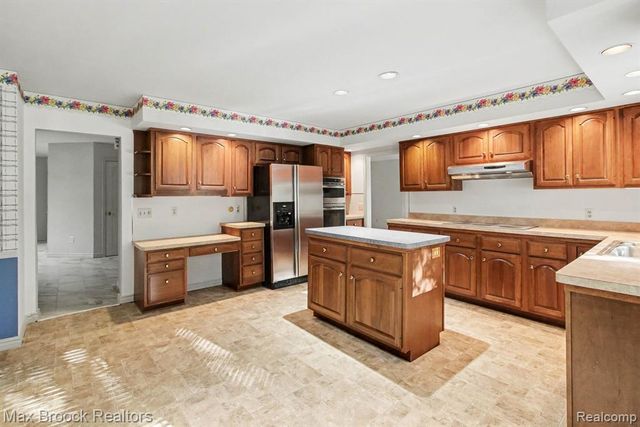 21850 Dover Court, Beverly Hills, MI 48025