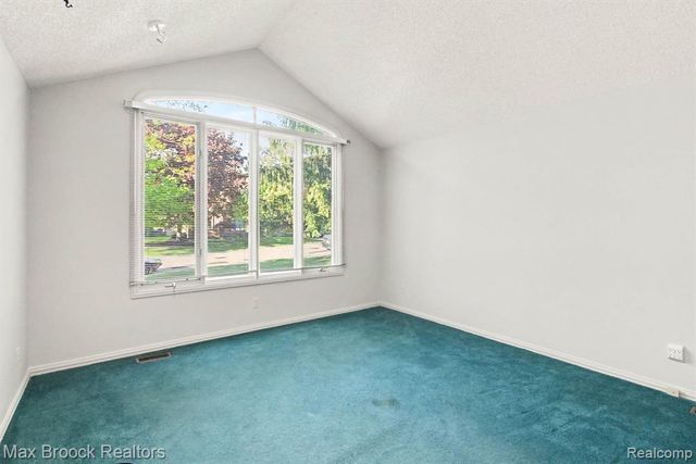 21850 Dover Court, Beverly Hills, MI 48025